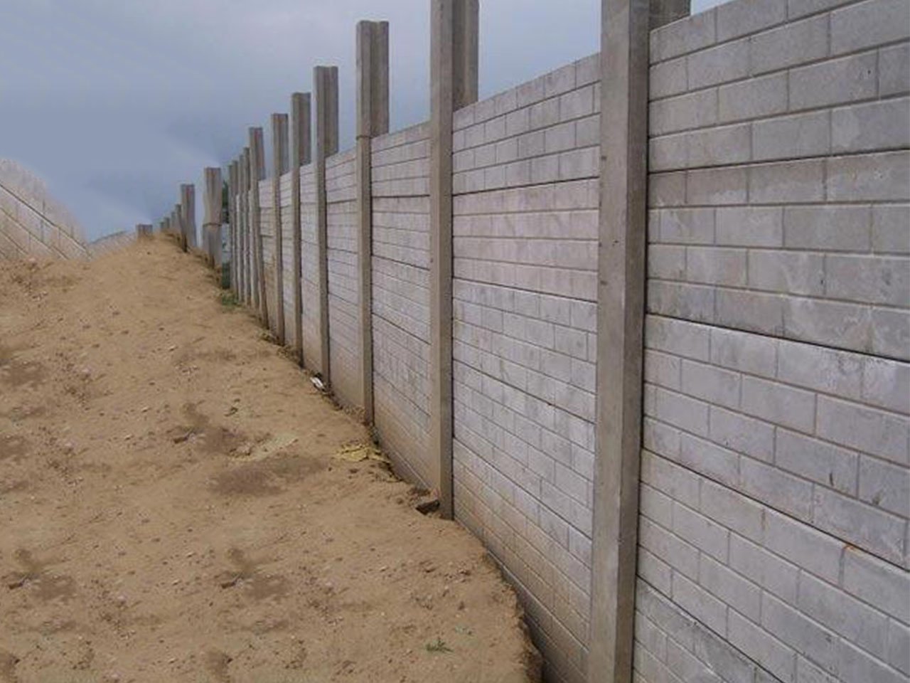 concrete-baundry-wall